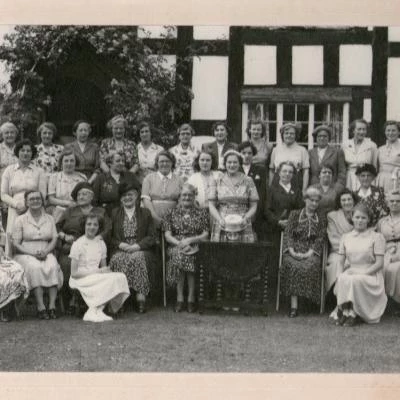 1953tea-party-at-mill-house