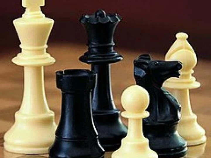 240pxchessset