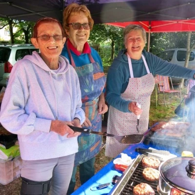 apple pressing  hot dog burger