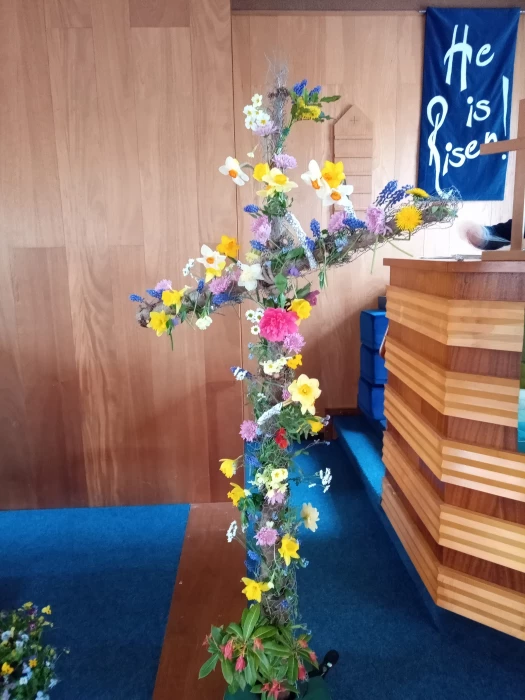 balsall common decorated easter cross april 2022