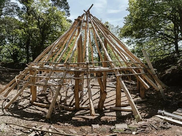 beestoncastleroundhouse062531