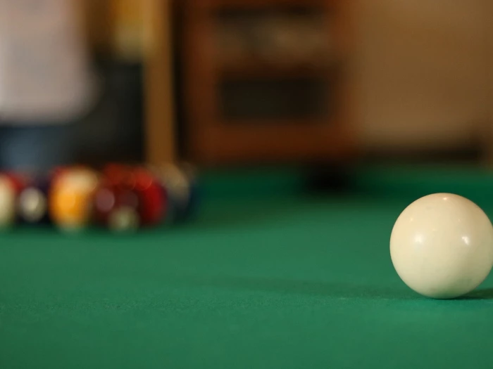 billiards ball play