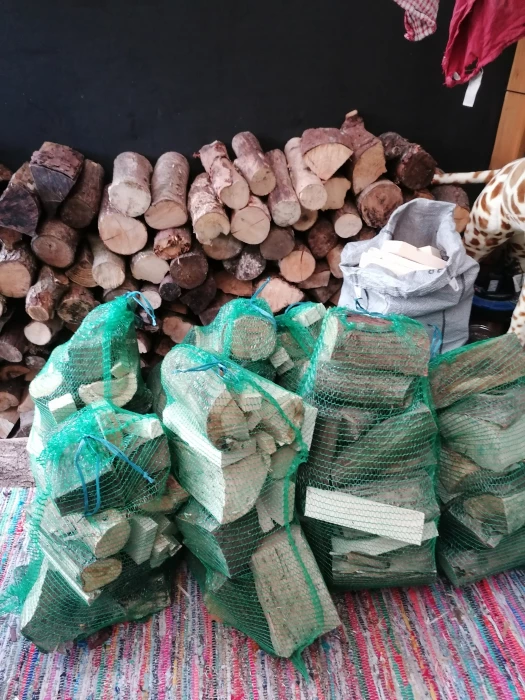 Logs and firewood in medium or large sacks – [FOR SALE]