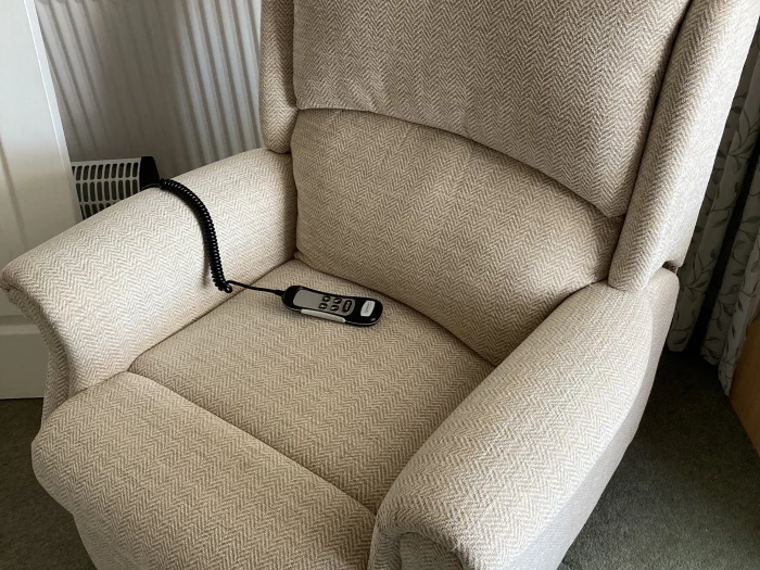 Celebrity riser recliner chair – Items for sale -Published