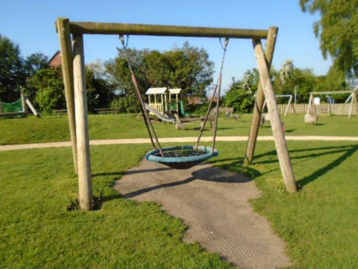 Basket swing