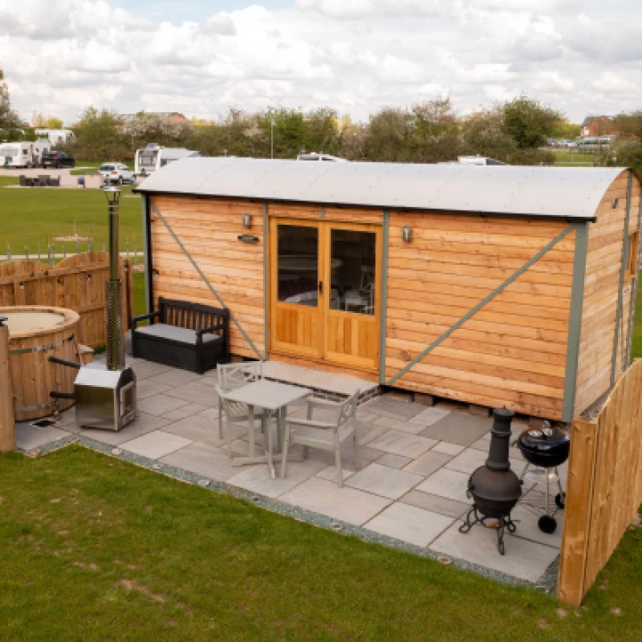 Overwater Luxury Glamping Hodnet Exterior 9
