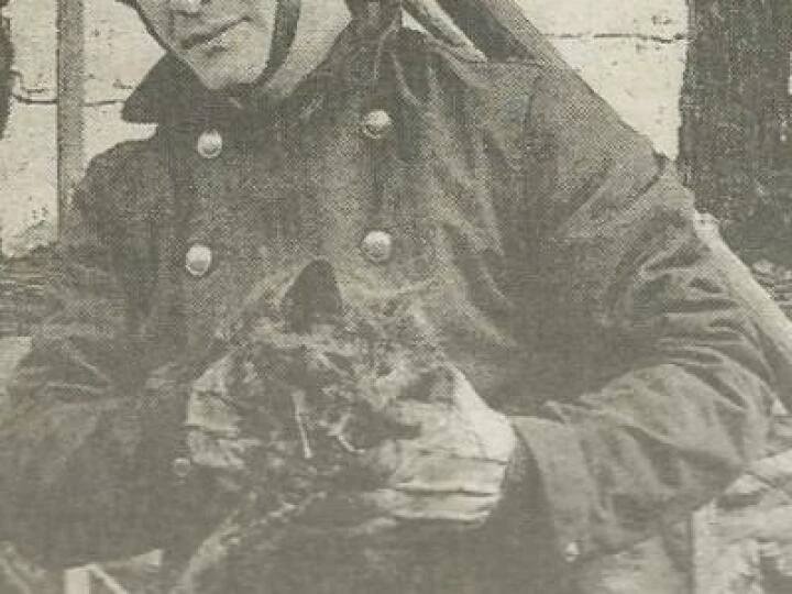 Scan_20170414 firemen with rescued cat