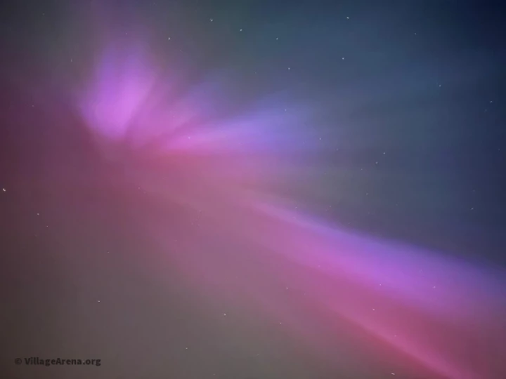 Northernlightsoverchurchminshu