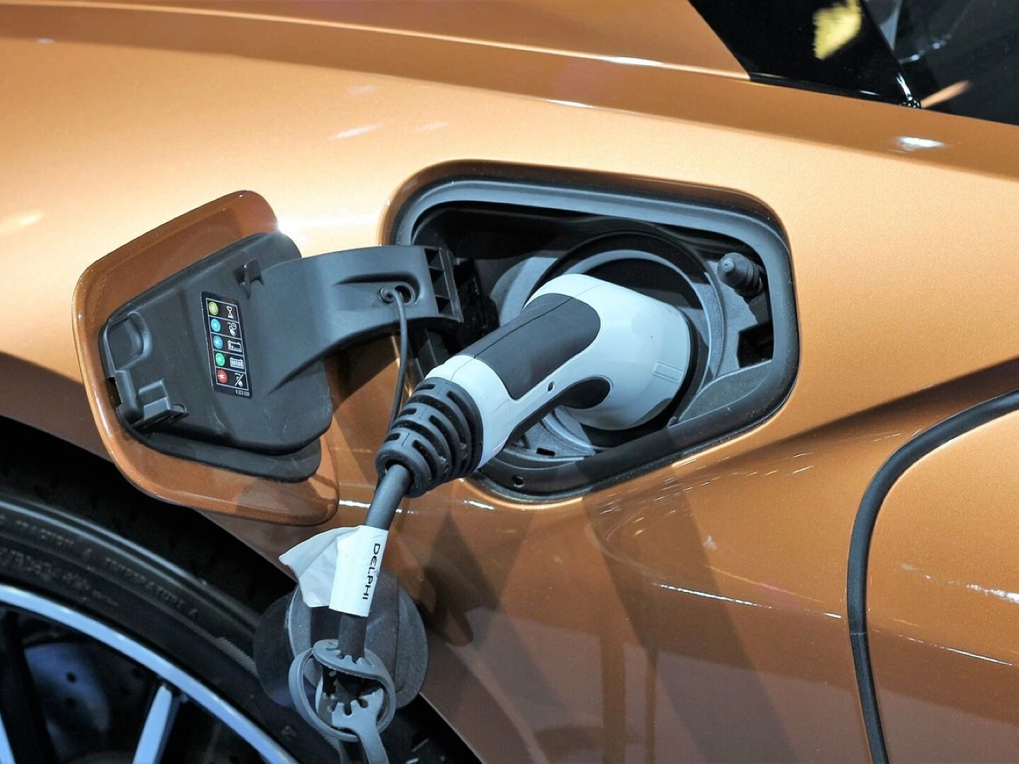 car bmw i8 roadster battery charging