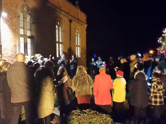 carols round the tree