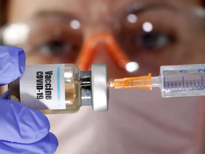covid vaccinationsquare image