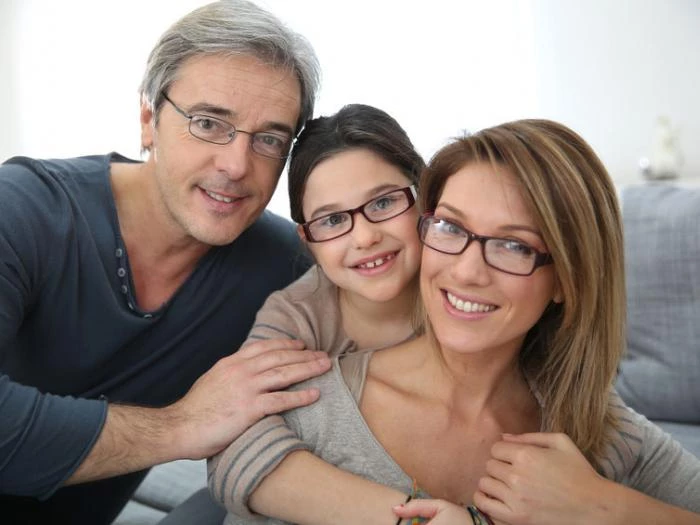 family-wearing-glasses