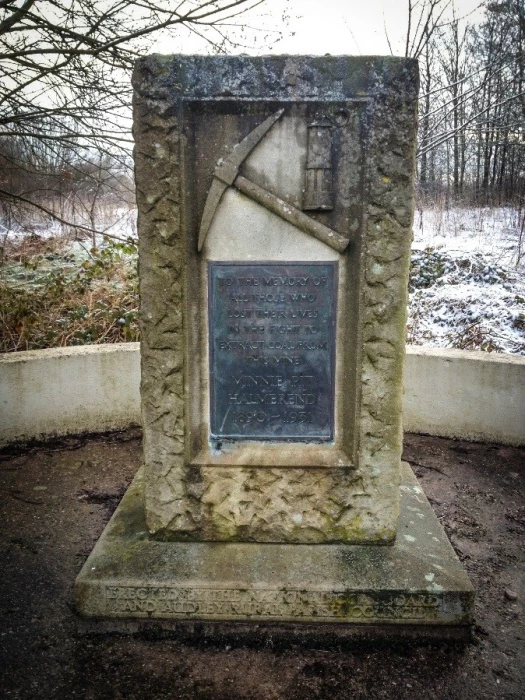 minnie pit memorial