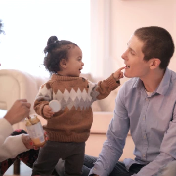 multiethnicfamilyspendingtimetogetherathome3820132