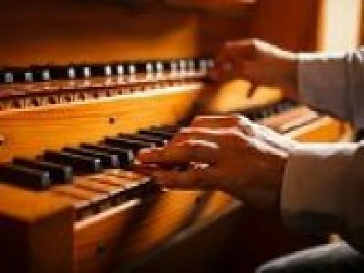 organist