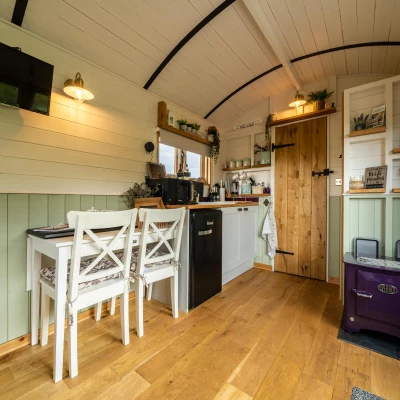 overwater luxury glamping hodnet interior 8