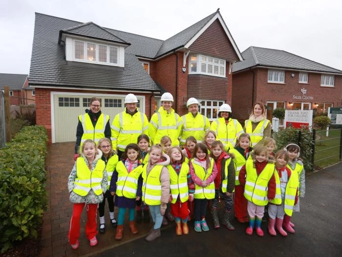 redrow construction manager michael salmon area sales manager matt gould site manager wayne williams and sales consultant anita gillespie with members of tattenhall rainbows at redrow39s meadow brook development credit  leeboswellphotographyc