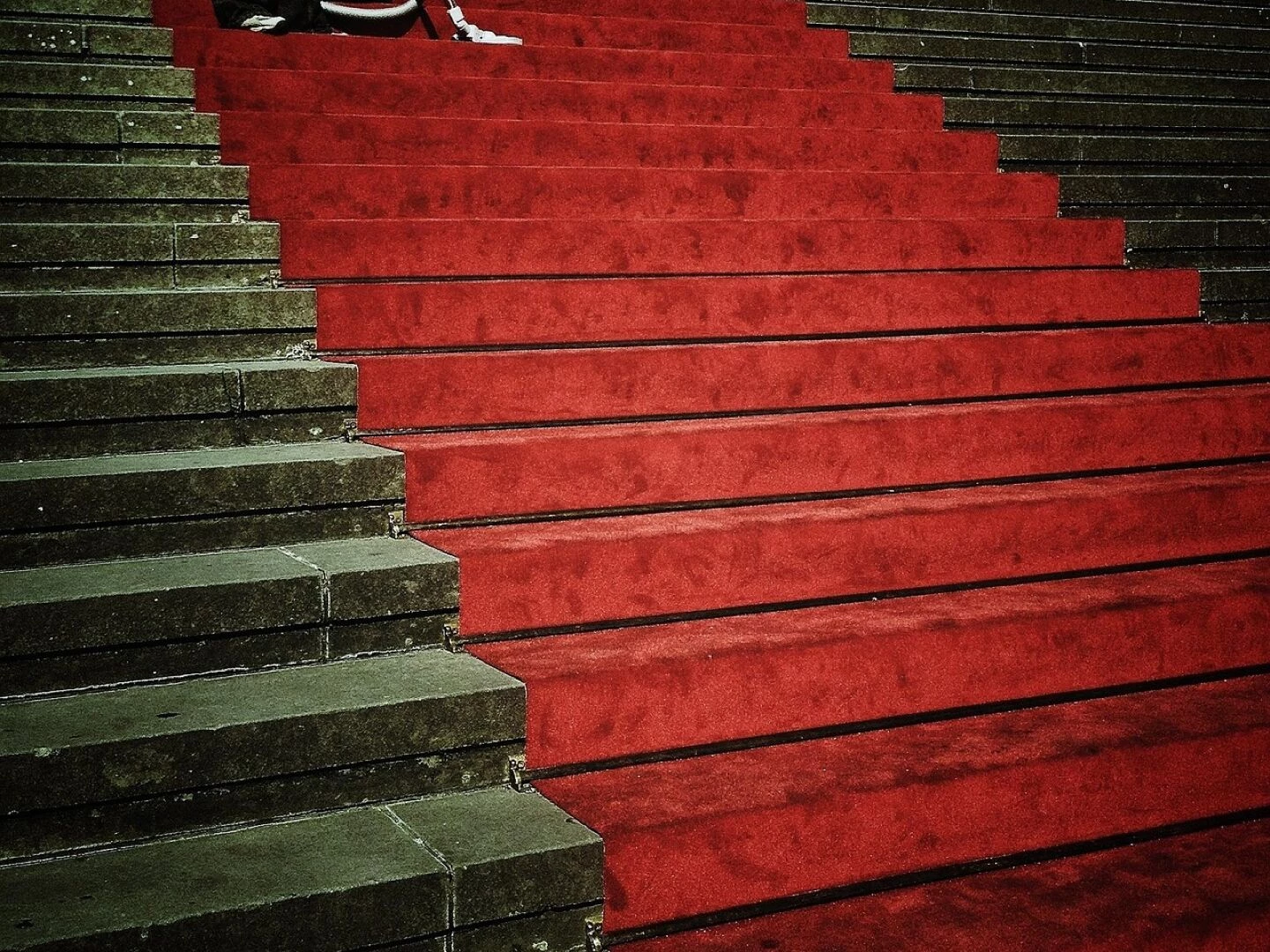 stairs rise entrance perspective red carpet red carpet prominent red carpet red carpet red carpet red carpet red carpet
