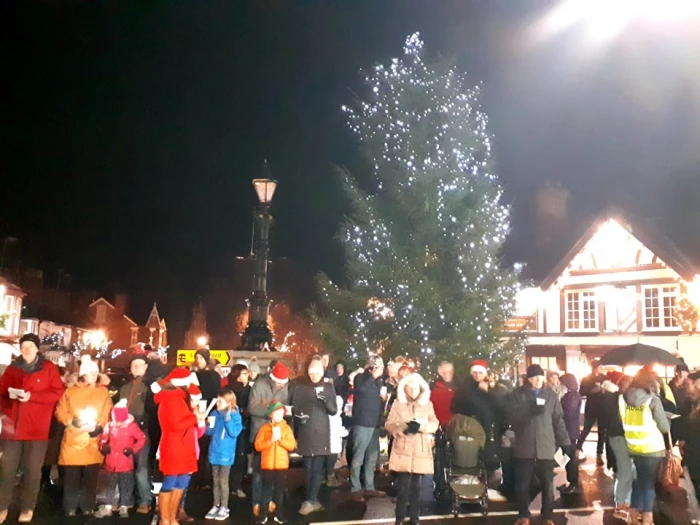 the audience next to the christmas tree on the square