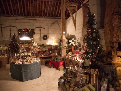 tythe barn at christmas 05