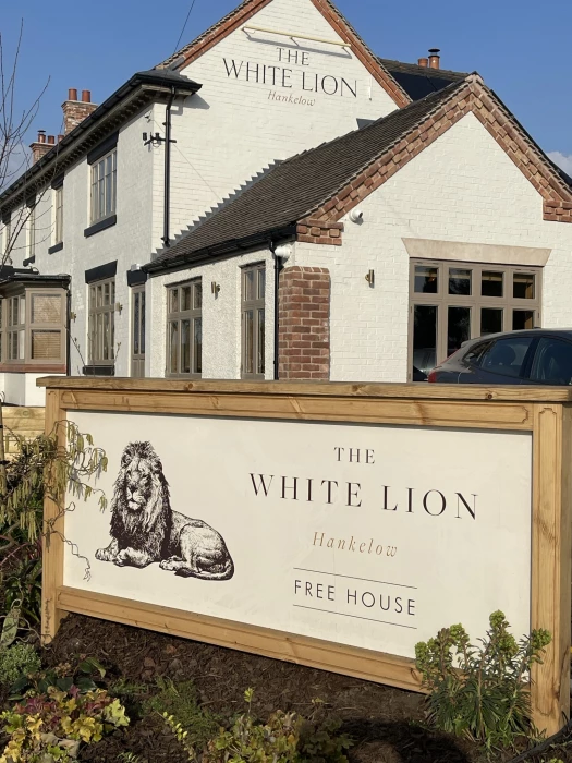 white lion sign 2
